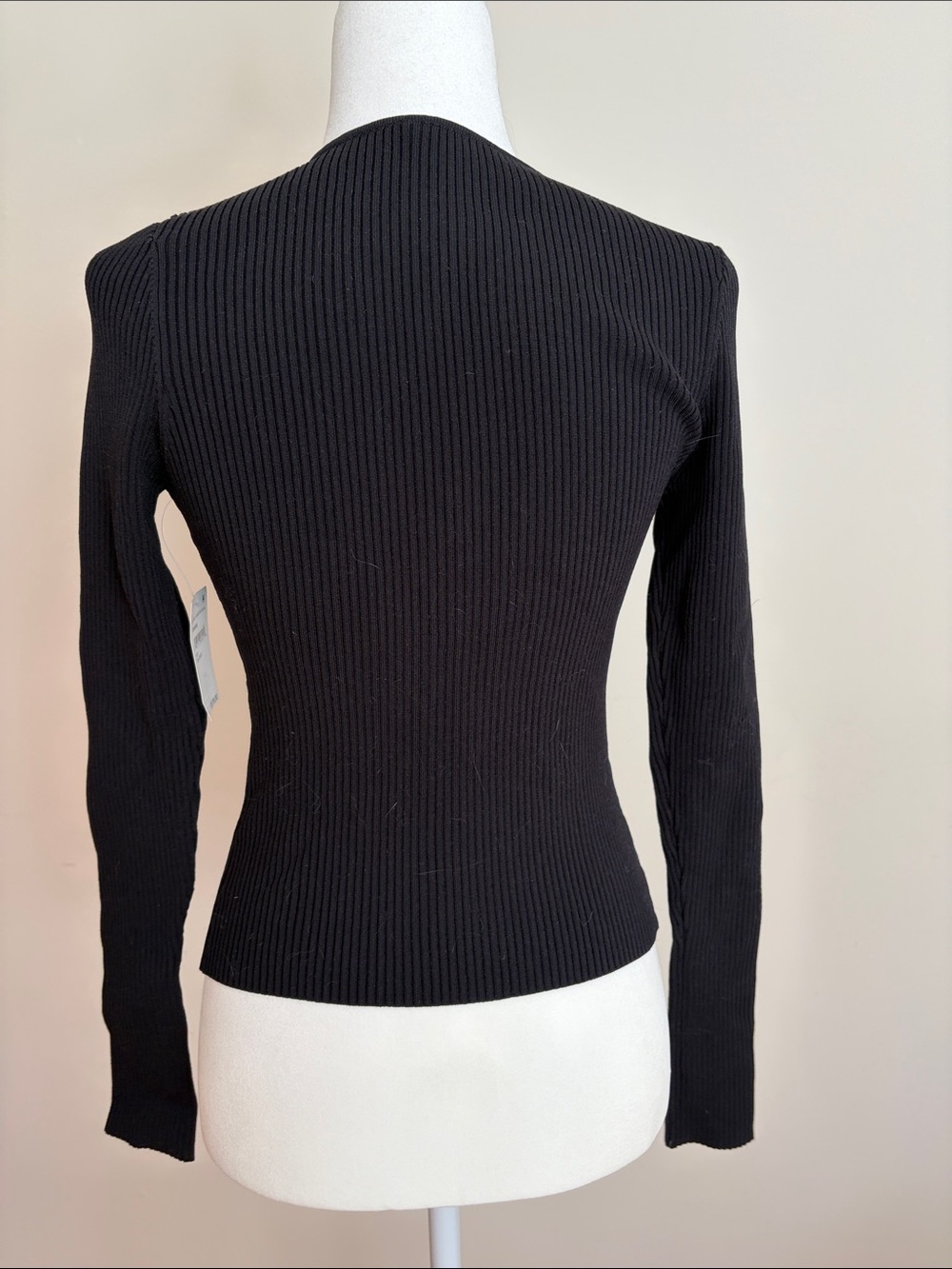 Good American Black Top with Branded Neck Tag - Picture 5 of 6